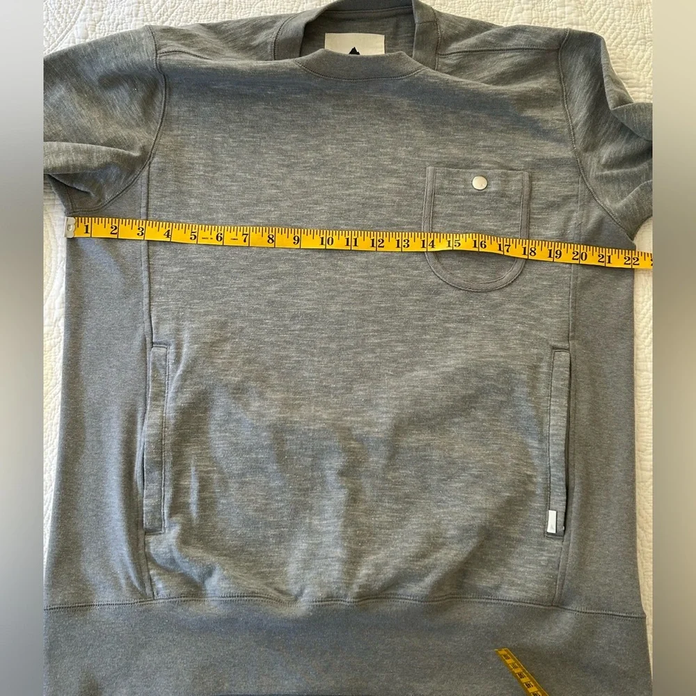 Men’s Burton DryRide sweater. Grey size L. Front zip pockets/ chest pocket. Nice